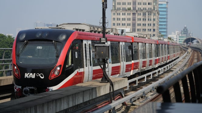 6800cb086c01e-tarif-lrt-jabodebek-mulai-dari-rp-5-000-di-long-weekend-paskah-cek-stasiun-dan-destinasi-wisatanya_665_374.jpg