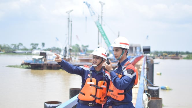 68593d93c3d53-pekerja-proyek-waskita-karya_665_374.jpeg