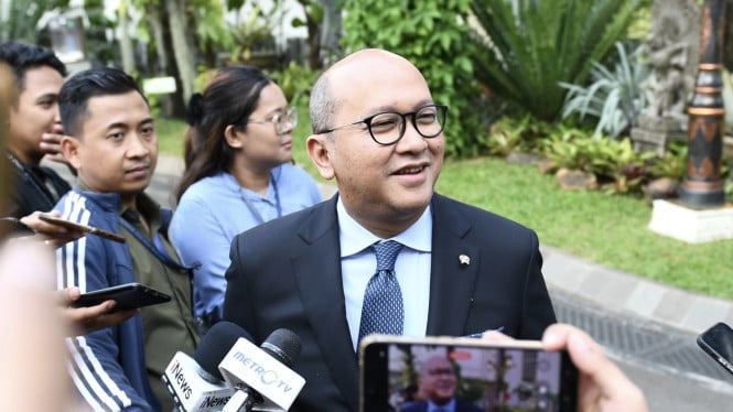 687f7afd9e9d6-menteri-investasi-dan-hilirisasi-kepala-bkpm-rosan-roeslani_665_374.jpg