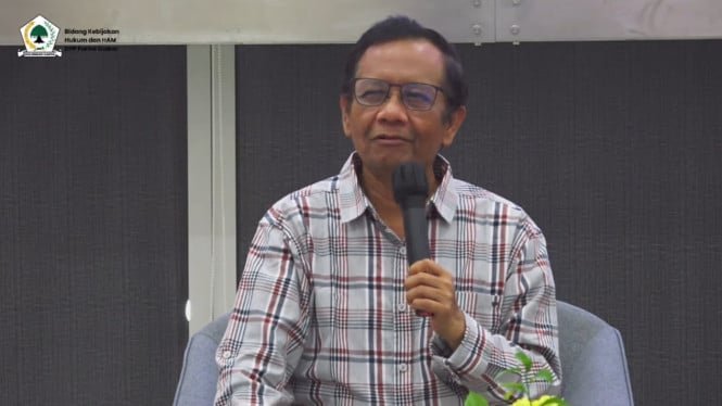 688208bd64d93-pakar-hukum-tata-negara-mahfud-md-di-kantor-dpp-partai-golkar_665_374.jpg