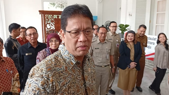 68e47eb06a592-menkeu-purbaya-yudhi-sadewa-di-balai-kota-dki-jakarta_665_374.jpeg