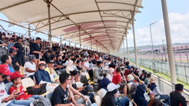 68e603a18fbab-penonton-motogp-mandalika-2025_665_374.jpg