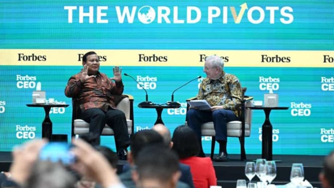 68f03ce83484b-presiden-ri-prabowo-subianto-dan-chairman-and-editor-in-chief-forbes-steve-forb_665_374.jpg