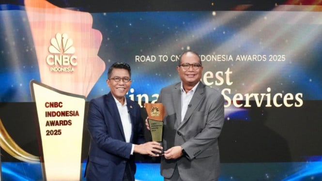 68f262fddab98-pnm-raih-penghargaan-global-microfinance-dan-female-empowerment-award_665_374.jpg