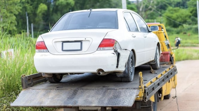 68f4d58df26ad-ilustrasi-mobil-towing_665_374.jpeg