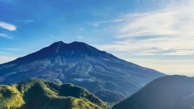 68f4e5f273927-gunung-lawu-tak-masuk-area-kerja-panas-bumi_665_374.jpeg