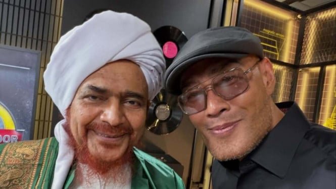 68f5dfd833bd2-habib-umar-bin-hafidz-dan-deddy-corbuzier_665_374.jpeg