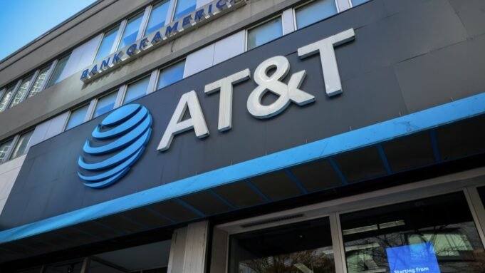 AT-T-SUBSCRIBERS-14_1761367840533_1761367853672.jpg