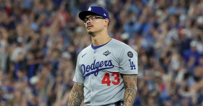 urlhttps3A2F2Fcalifornia-times-brightspot.s3.amazonaws.com2F2e2Fb12Faaccdcd8421cbcc2da52036a20902F1526977-sp-mlb-world-series-dodgers-blue-jays-game1-46.jpg