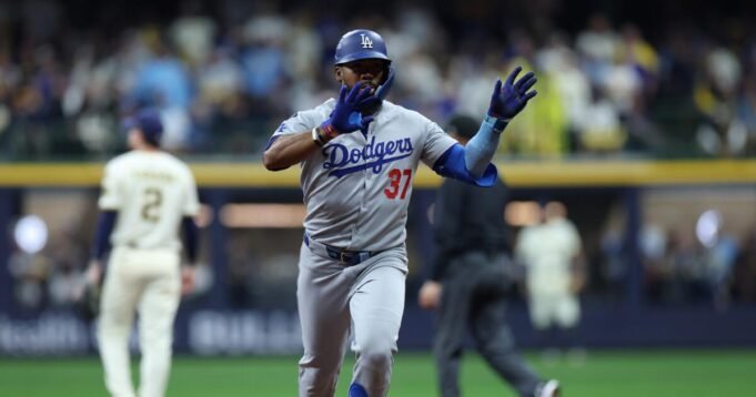 urlhttps3A2F2Fcalifornia-times-brightspot.s3.amazonaws.com2F932Fde2Fcc6318e54621970da6791e38e31f2F1525896-sp-1014-dodgers-brewers-nlcs2-rcg14.jpg
