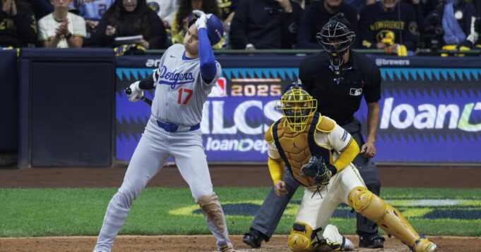 urlhttps3A2F2Fcalifornia-times-brightspot.s3.amazonaws.com2Fbf2Fe32F95317d394f0782b57c6097ea0b432F1525897-sp-mlb-nlcs-dodgers-brewers-game2-52-gmf.jpg