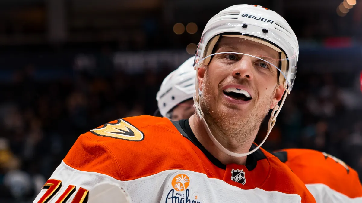 Los Hurricanes cambiaron por John Karlsson, pero en realidad podría irse a los Flyers, Lightning o Bruins.