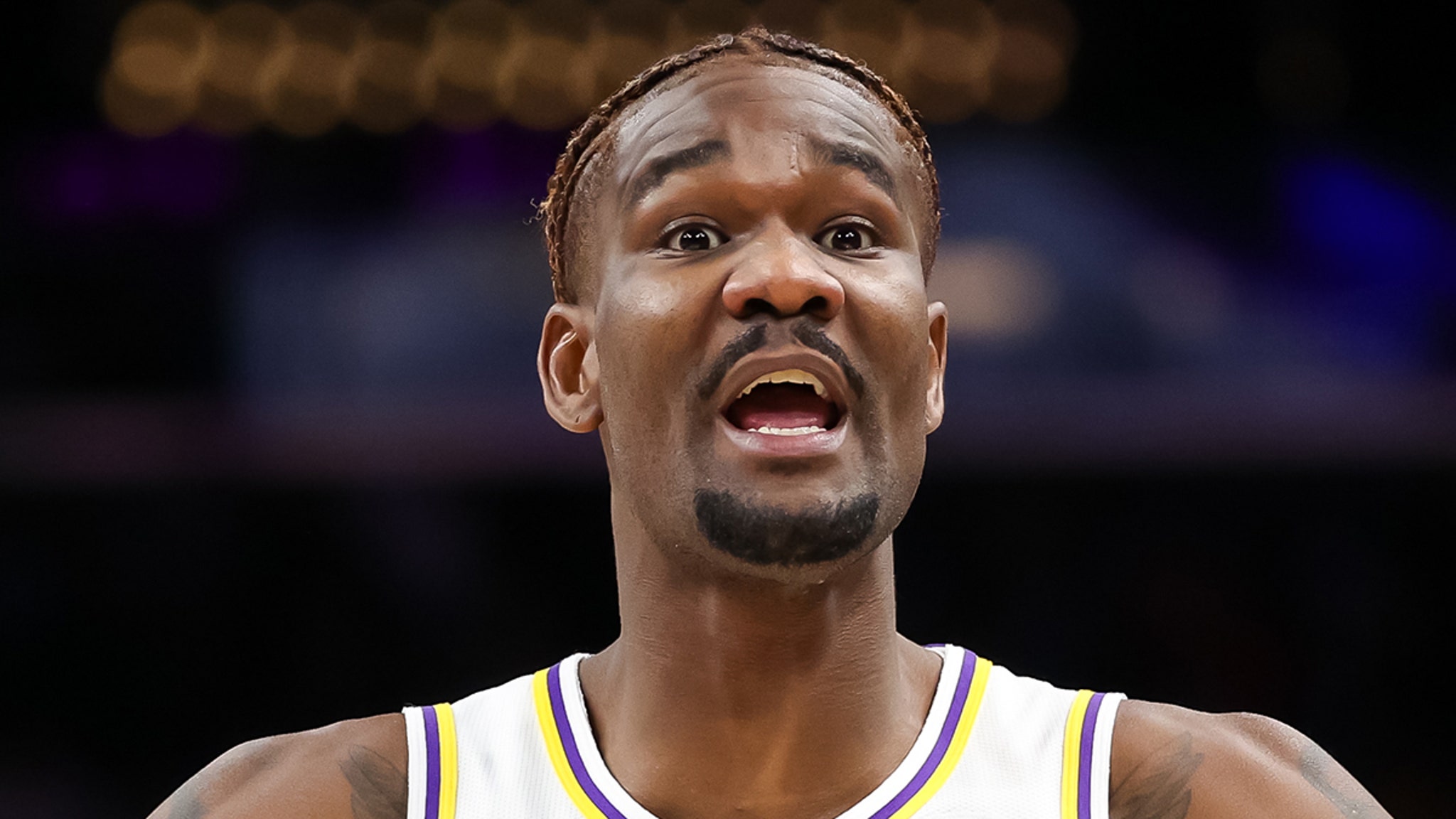 Deandre Ayton arrestado y buscado en busca de marihuana en el aeropuerto de Bahamas, no se presentaron cargos