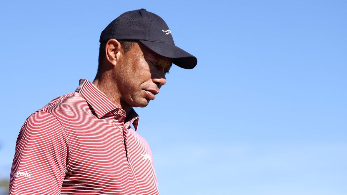 Las autoridades dicen que Tiger Woods tenía pastillas de hidrocodona en el bolsillo y los ojos inyectados en sangre.