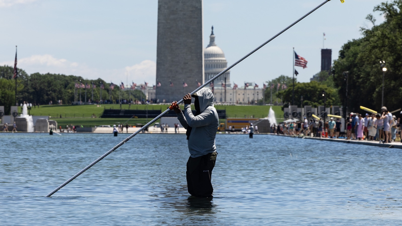 Trump dice que varias personas fueron arrestadas por presunto vandalismo en la piscina reflectante del Lincoln Memorial