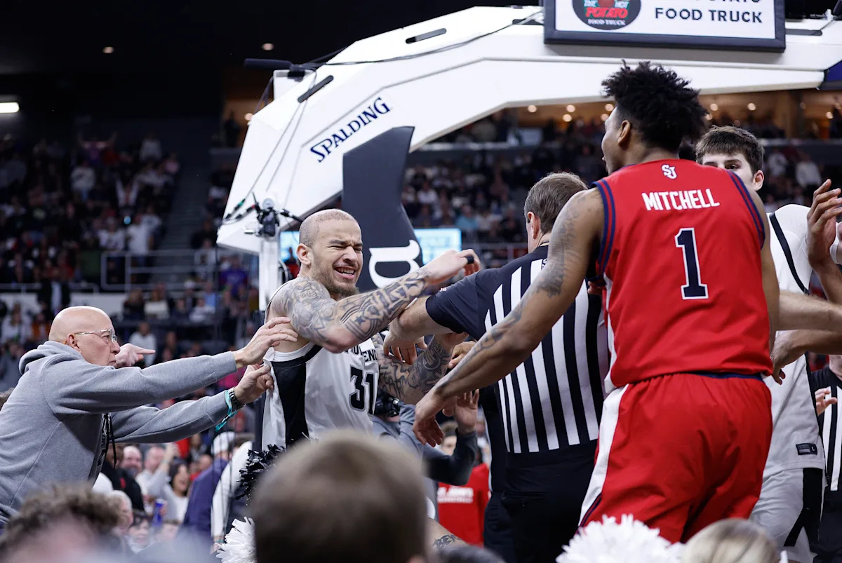 Big East suspende a Duncan Powell de Providence por 2 juegos más después de provocar una pelea masiva contra St. John’s