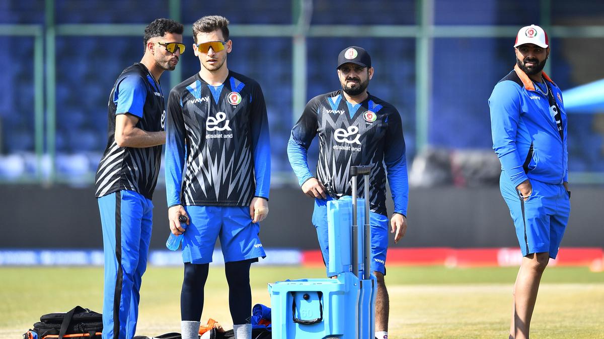 AFG vs UAE Live Score, Copa del Mundo T20 2026: Sharafu y Sohaib se acercan a la asociación número 50