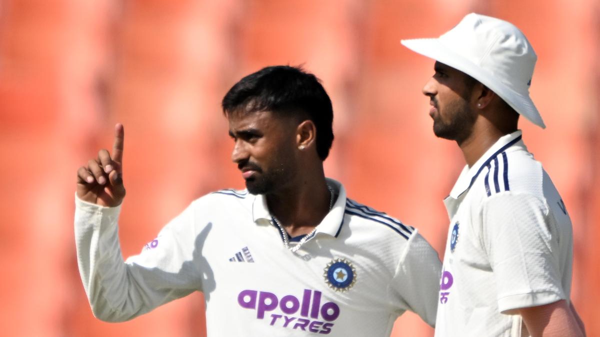 Prueba IND vs AFG: Suthar golpea tres veces en su debut después de que India se escapa