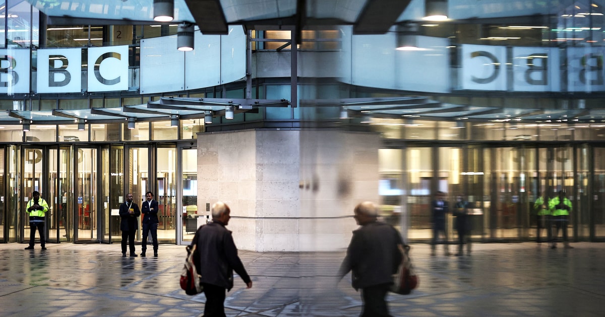 Trump dice que tiene la “obligación” de demandar a la BBC por el discurso editado del 6 de enero