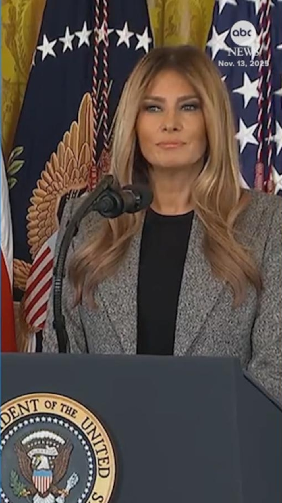 MIRAR: La Primera Dama Melania Trump habla durante la firma de la Orden Ejecutiva ‘Avanzando’