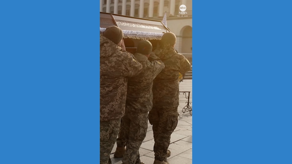 MIRAR: Funeral militar en Kyiv de un combatiente voluntario estadounidense