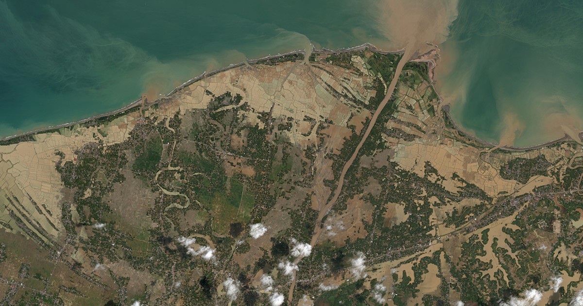 Imágenes de satélite muestran el impacto devastador de las precipitaciones récord en Asia