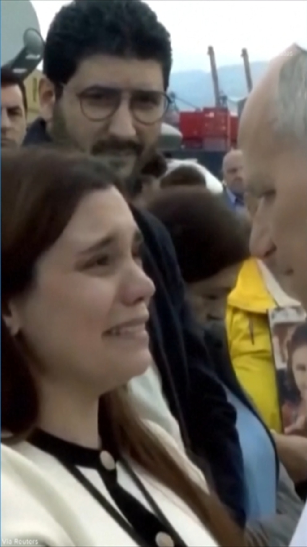 MIRAR: El Papa León reza en el lugar de la mortal explosión del puerto de Beirut en 2020