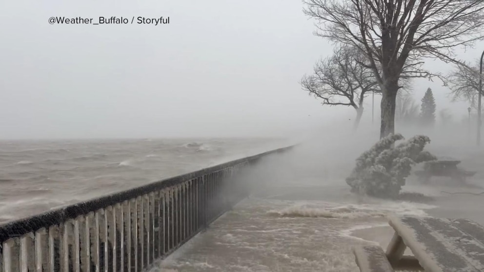 Condiciones de ventisca paralizan partes de Nueva York mientras California se prepara para una nueva tormenta