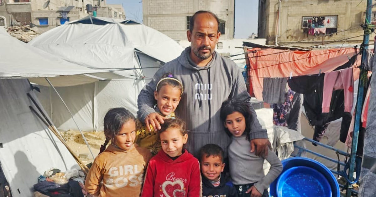 Los palestinos en Gaza describen la falta de ayuda y las esperanzas de un alto el fuego mientras se reabre el cruce de Rafah