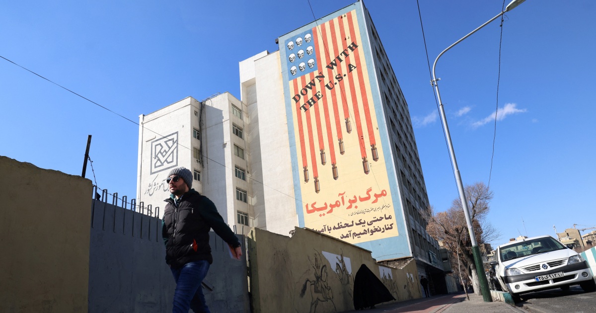 Estados Unidos advierte a Irán contra ejercicios militares planeados cerca de las fuerzas estadounidenses mientras Trump reflexiona sobre la acción