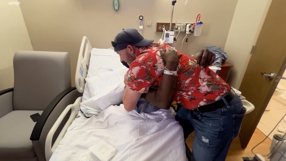 MIRAR: Un hombre de Florida rescata a una madre y a sus tres hijos del canal y se reúnen una semana después