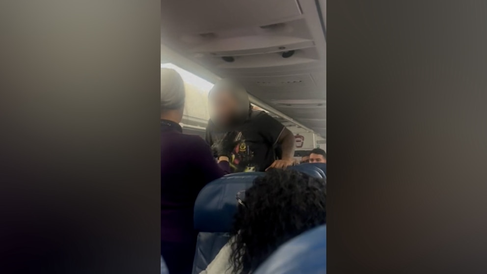 MIRAR: Pasajero rebelde arrestado después de incidente en vuelo de Delta, dice la policía
