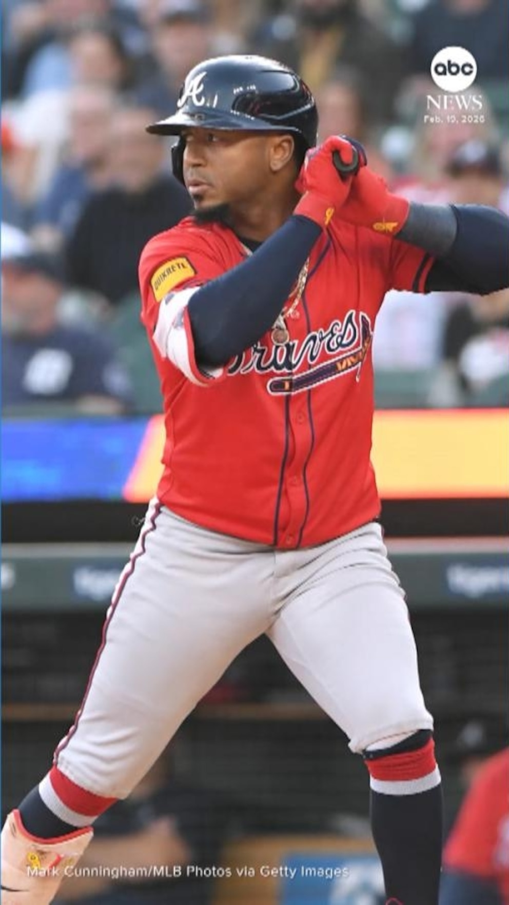 MIRAR: La estrella de los Bravos de Atlanta, Ozzie Albies, comparte su amor por el pescado con los niños