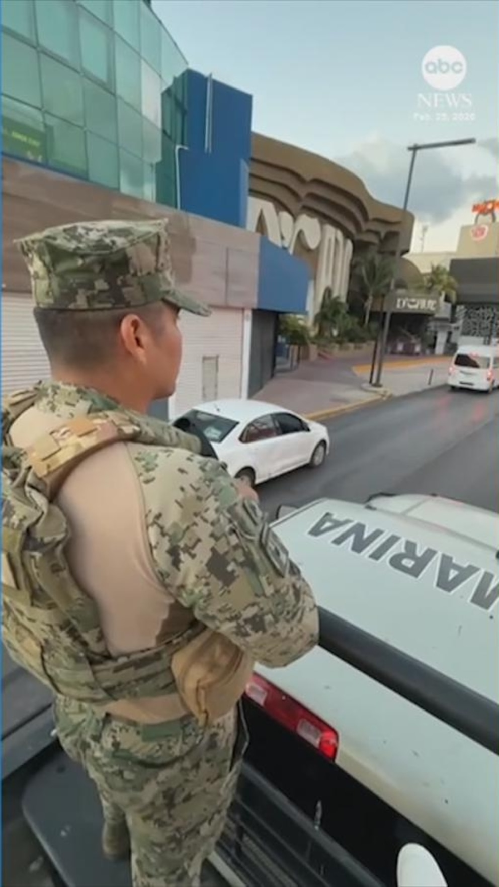 MIRAR: Marines mexicanos patrullando en Cancún tras la violencia de los cárteles