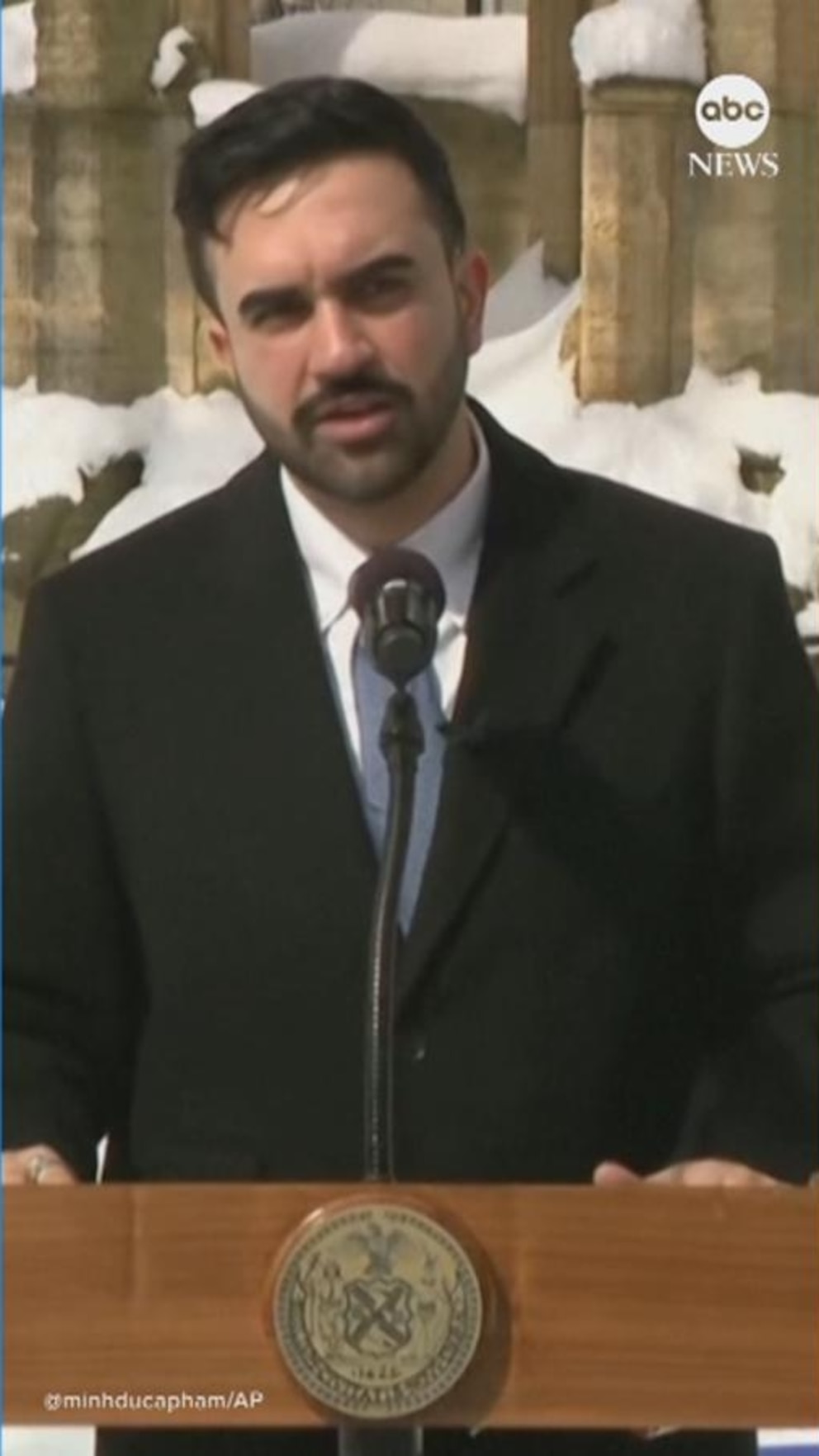 MIRAR: Mamdani: No se prohíbe la pelea con bolas de nieve después de que los oficiales de policía de Nueva York fueran arrojados con nieve