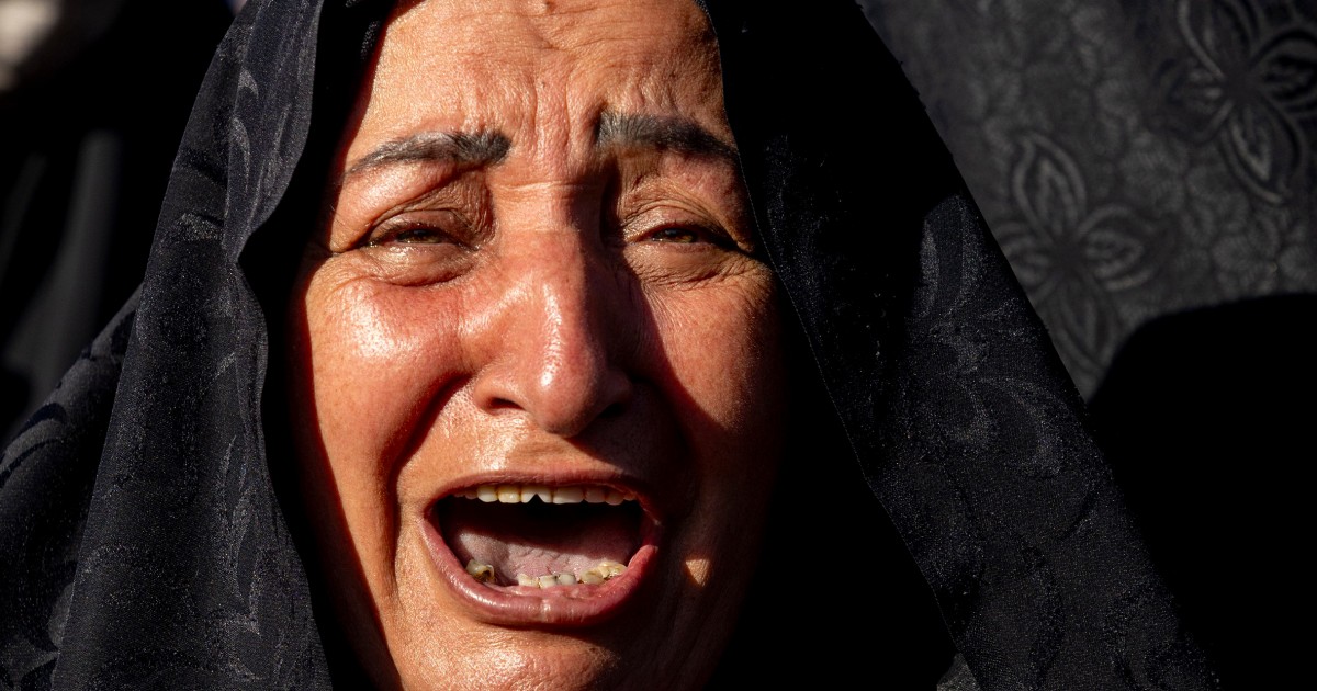 Miles de iraníes viajan a Teherán para llorar al ayatolá Ali Jamenei