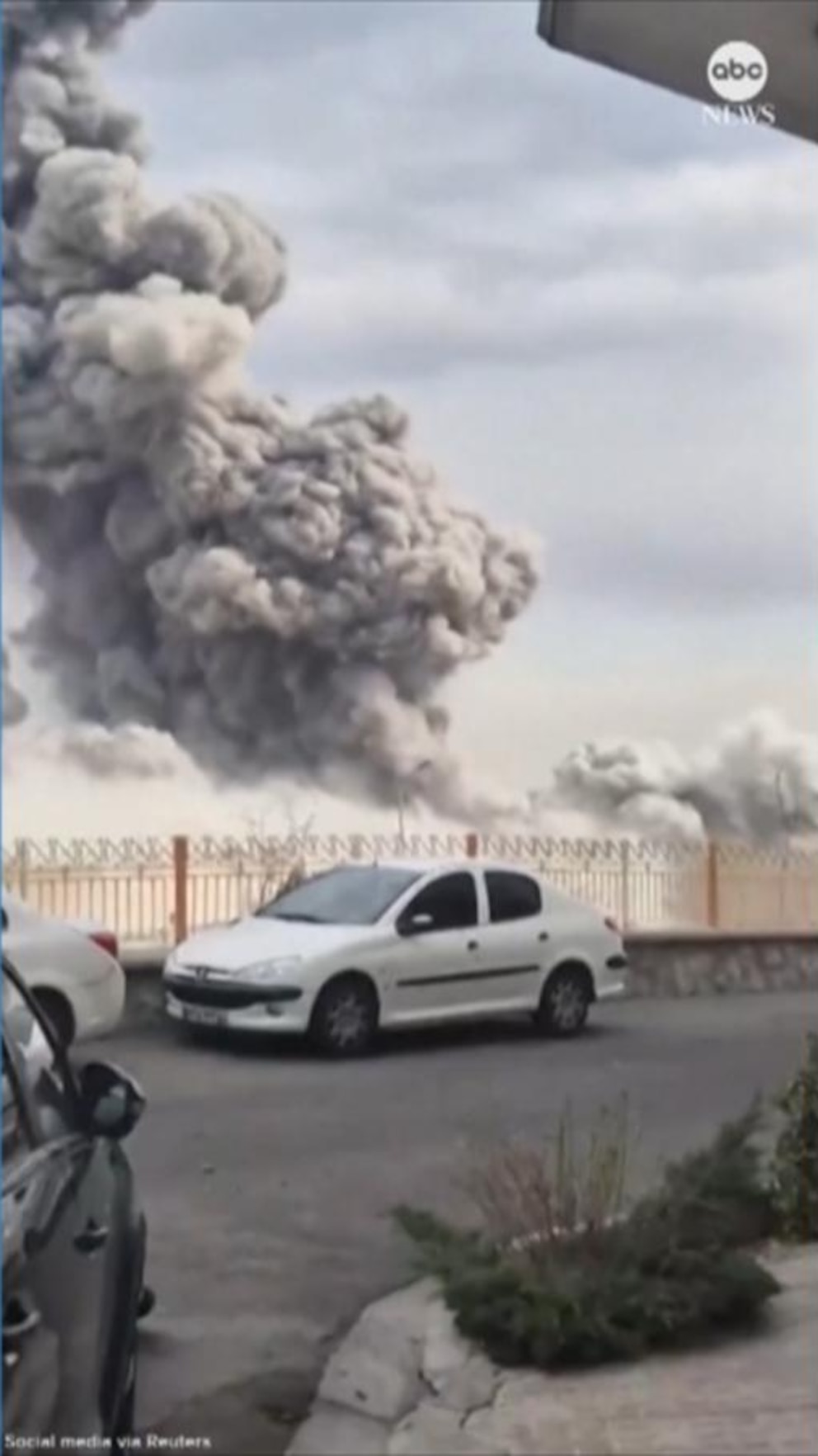 MIRAR: Video de un testigo presencial captura el ataque aéreo en Teherán