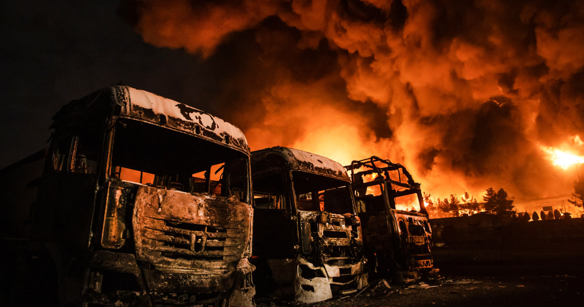 Lluvia tóxica mezclada con petróleo cae sobre Teherán mientras la expansión de la guerra amenaza con un nuevo shock global