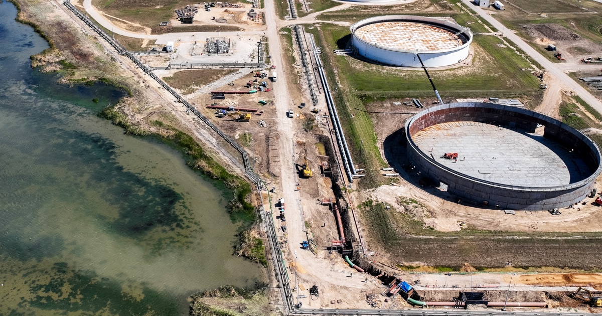 Los centros críticos de almacenamiento de petróleo alcanzan mínimos de décadas