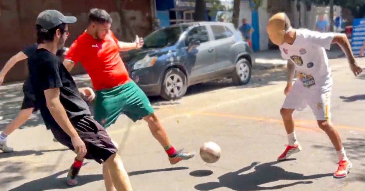 A medida que se acerca la Copa Mundial de la FIFA, los partidos de fútbol en las calles de México están de moda