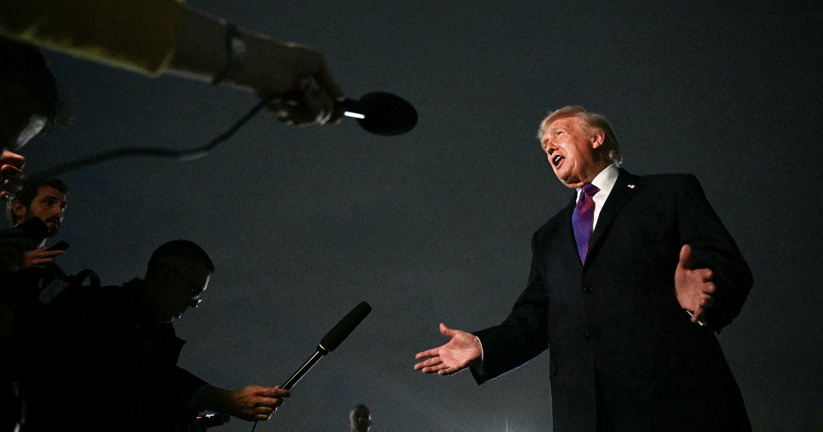 Trump promocionó la caída de los precios de la gasolina, pero ahora dice que “estamos ganando mucho dinero” a medida que suben