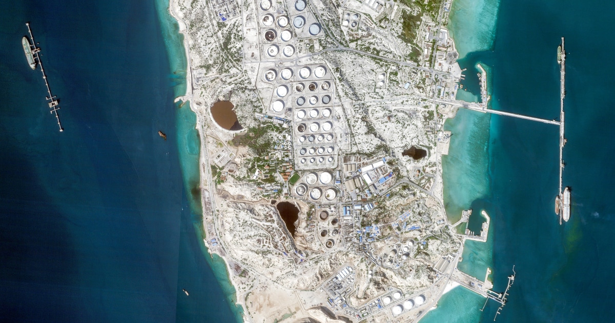 Irán amenaza con atacar instalaciones petroleras después de que Estados Unidos atacara objetivos militares en la isla de Kharg, un centro petrolero clave.