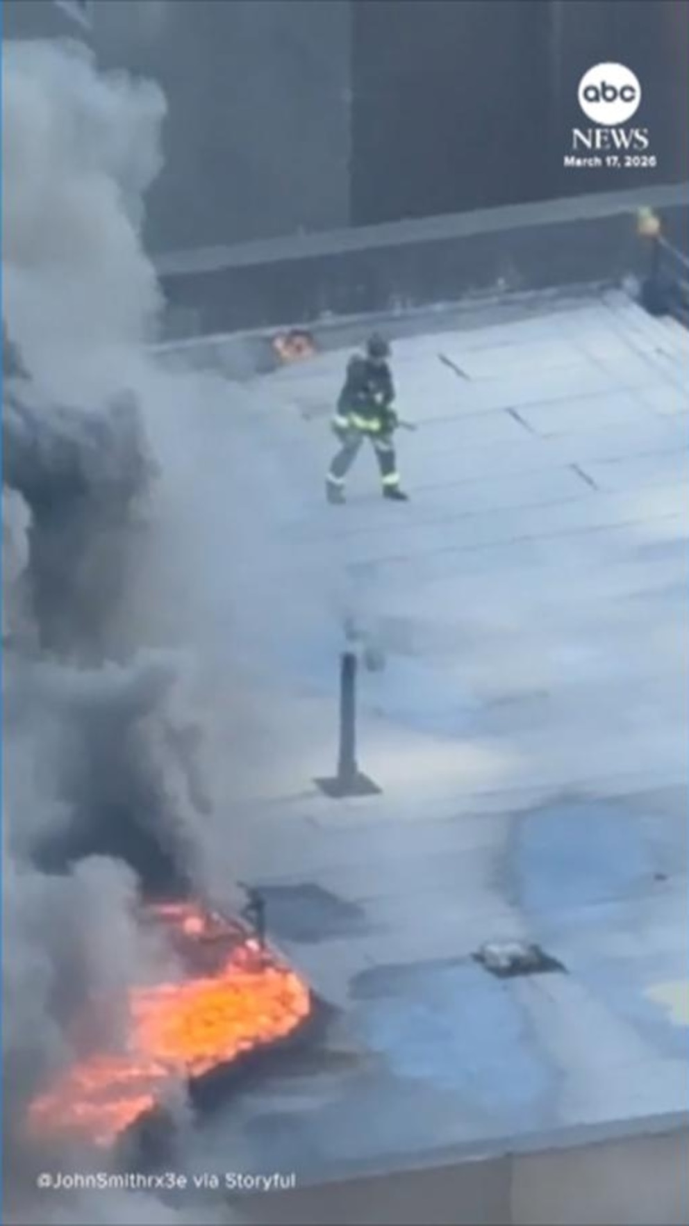 MIRA: Se produce un incendio en el techo de un rascacielos de Manhattan
