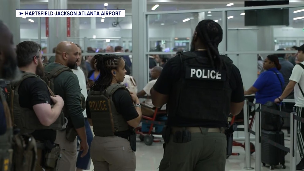 MIRAR: Agentes de ICE llegan a los puntos de control de la TSA en el aeropuerto después de la orden de Trump en medio del cierre
