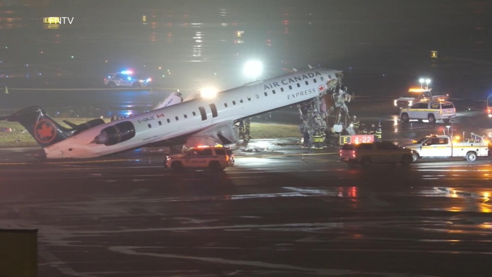 Video muestra el momento en que un avión choca contra un camión de bomberos en LaGuardia, matando a ambos pilotos
