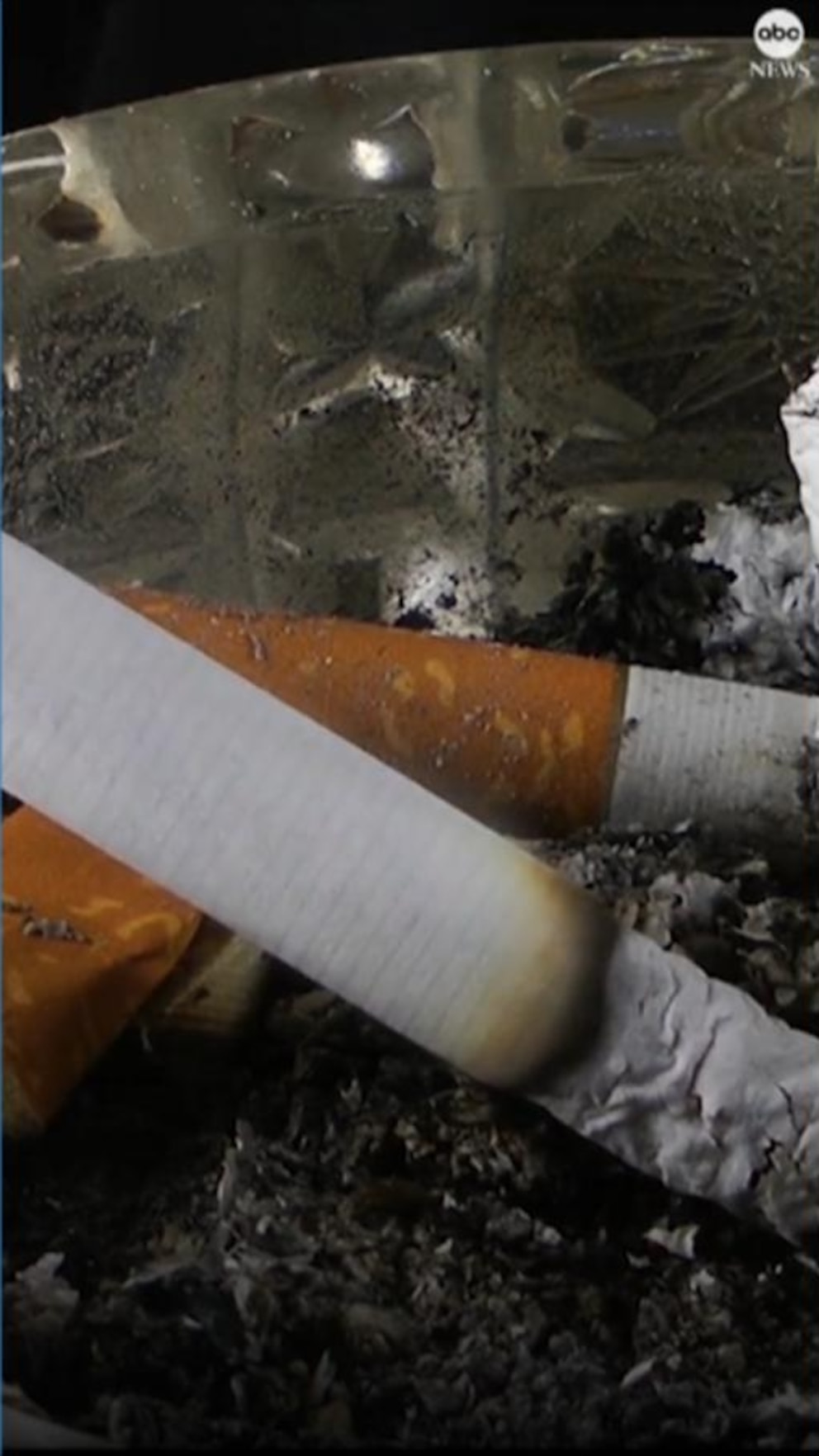 La tasa de tabaquismo entre los adultos de EE. UU. cae a un mínimo histórico a medida que aumenta el uso de vapeo, dicen los CDC