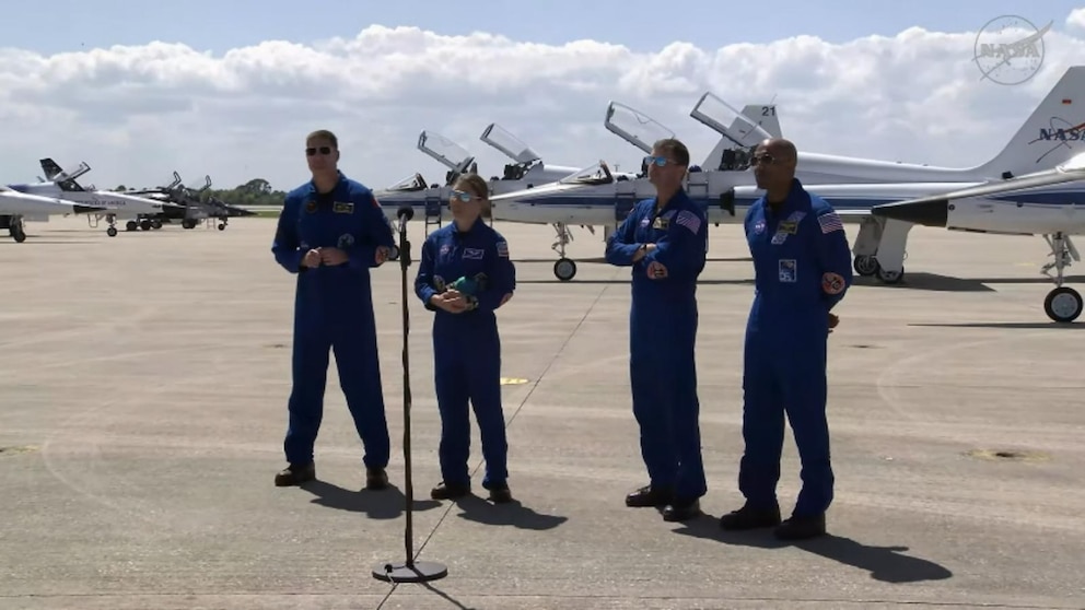 MIRAR: La tripulación de Artemis II llega al Centro Espacial Kennedy