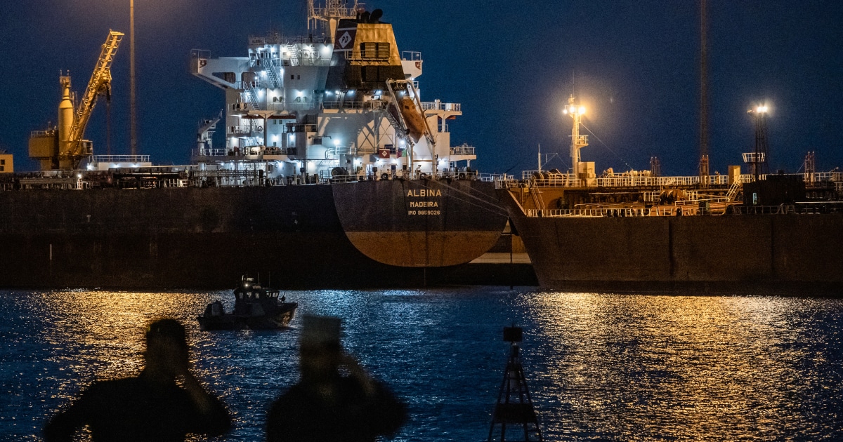 El petróleo sube y las acciones caen antes de la apertura del mercado de valores de EE.UU. mientras la guerra con Irán se prolonga durante un mes