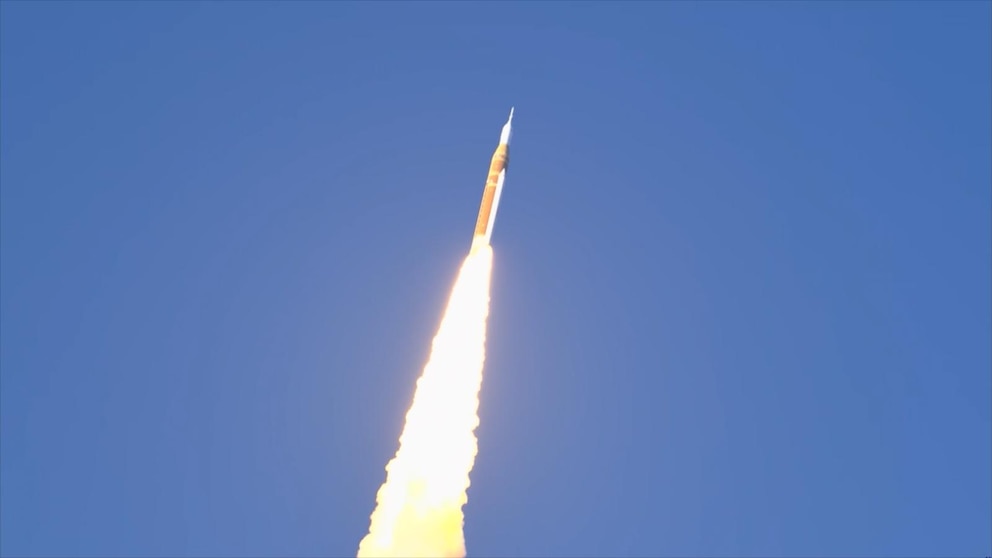 MIRAR: La tripulación de Artemis II cruza la frontera hacia el espacio