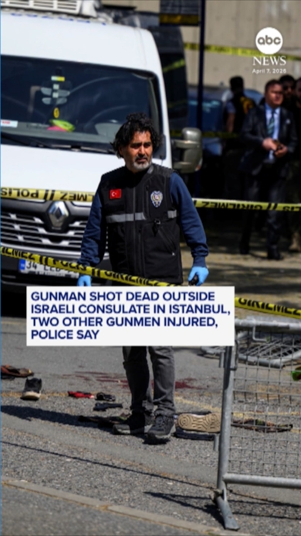 MIRAR: Un hombre armado es asesinado a tiros frente al consulado israelí en Estambul y otros dos hombres armados resultan heridos